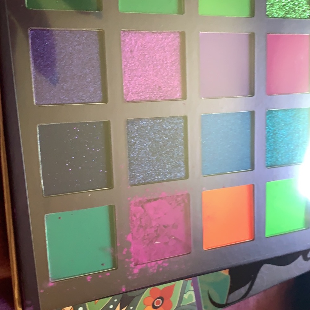 Eyeshadow - Picture 3 of 5